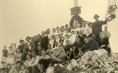 Die Errichtung eines Kreuzes am Zwiesel 1952